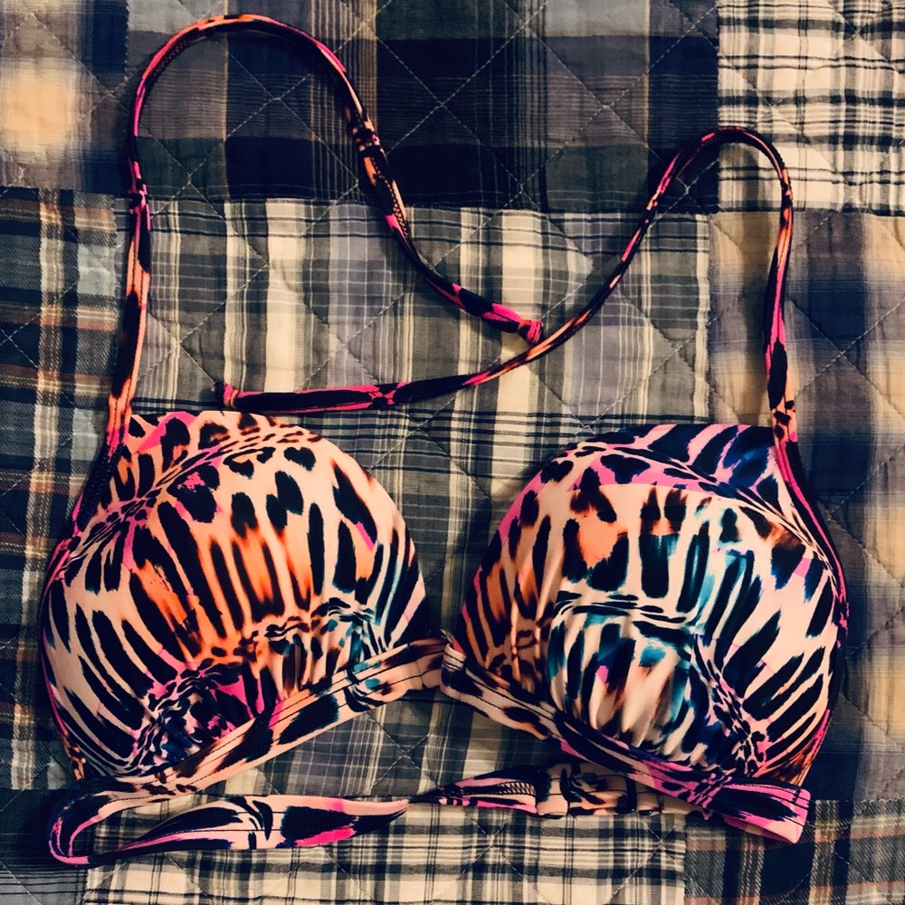 Venus bikini top size large/D